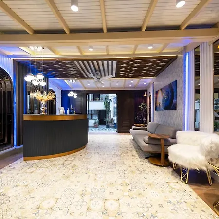 Hotell Castle Old Town 3*