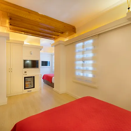 Castle Old Town Hotel 3*