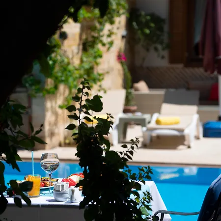 Castle Old Town Hotell 3*
